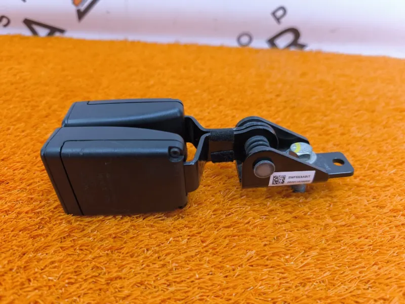 Ответная часть ремня безопасности