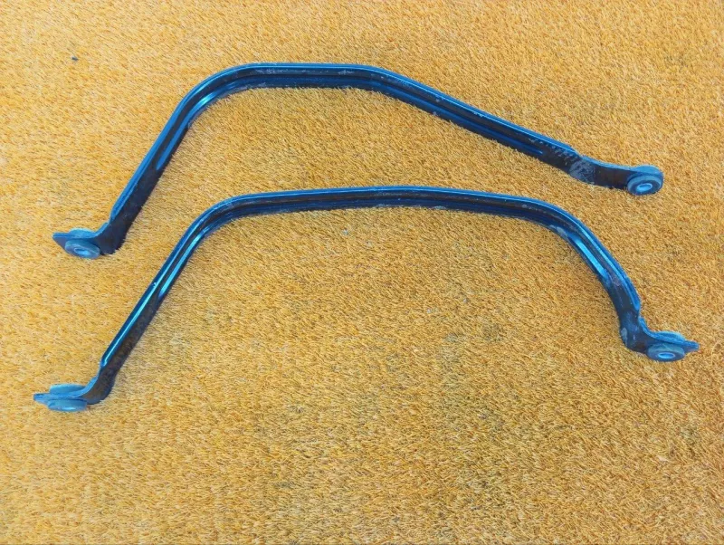 Крепление топливного бака