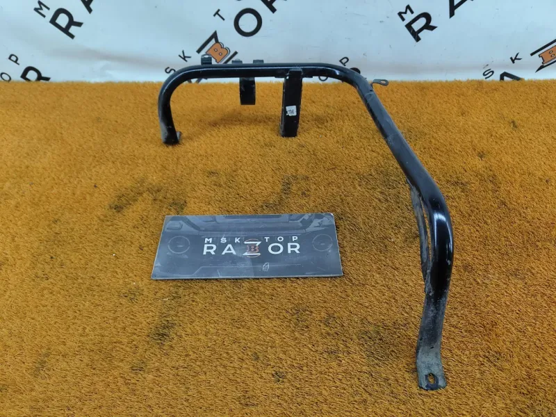 Крепление топливного бака