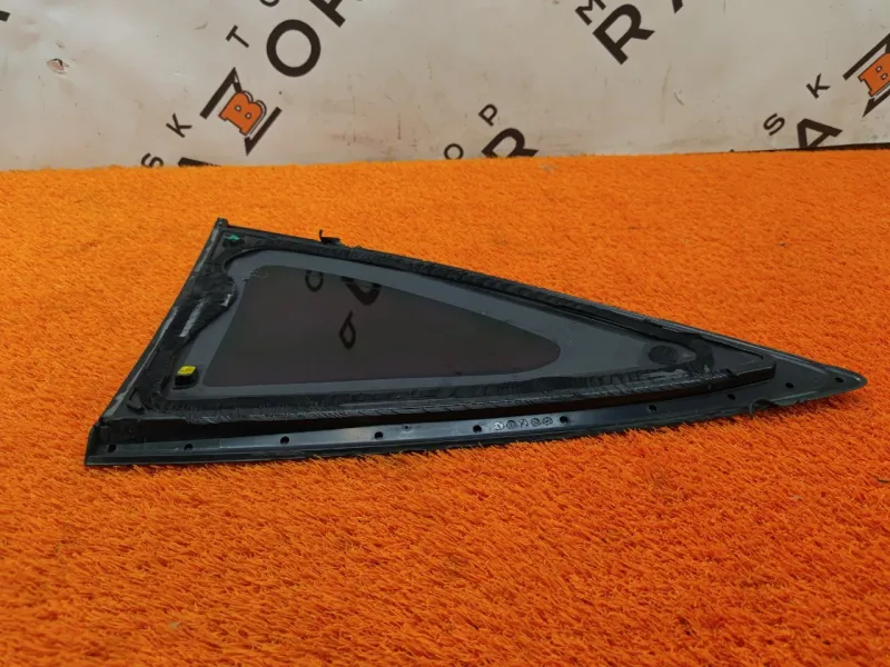 Форточка задняя