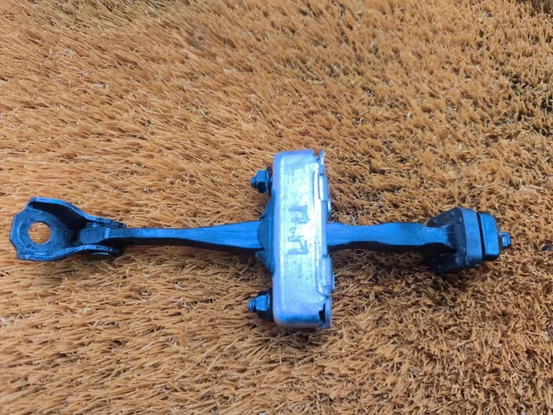 Ограничитель двери