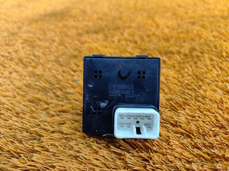 Кнопка стеклоподъемника