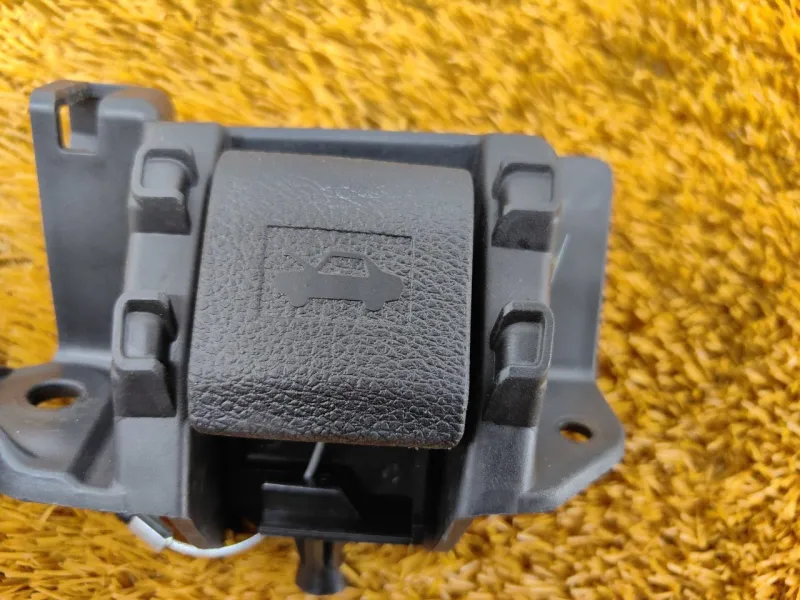 Ручка открывания капота