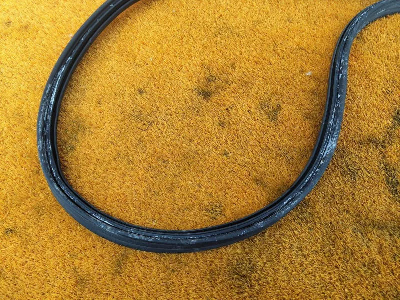 Уплотнитель багажника