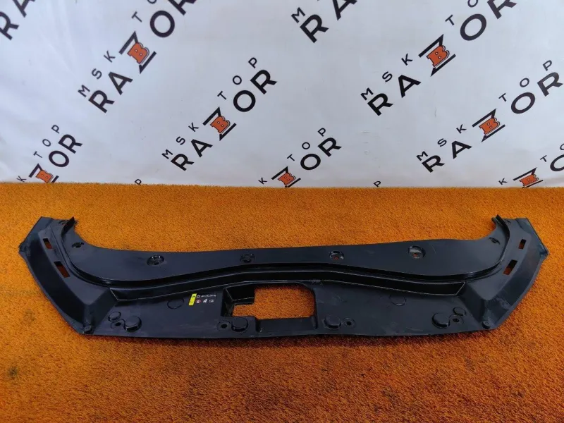 Накладка замка капота