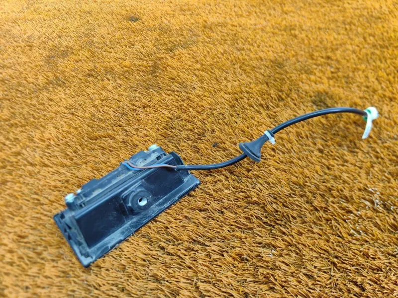 Кнопка открывания багажника