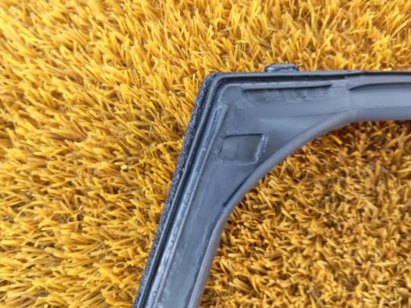 Уплотнитель стекла двери