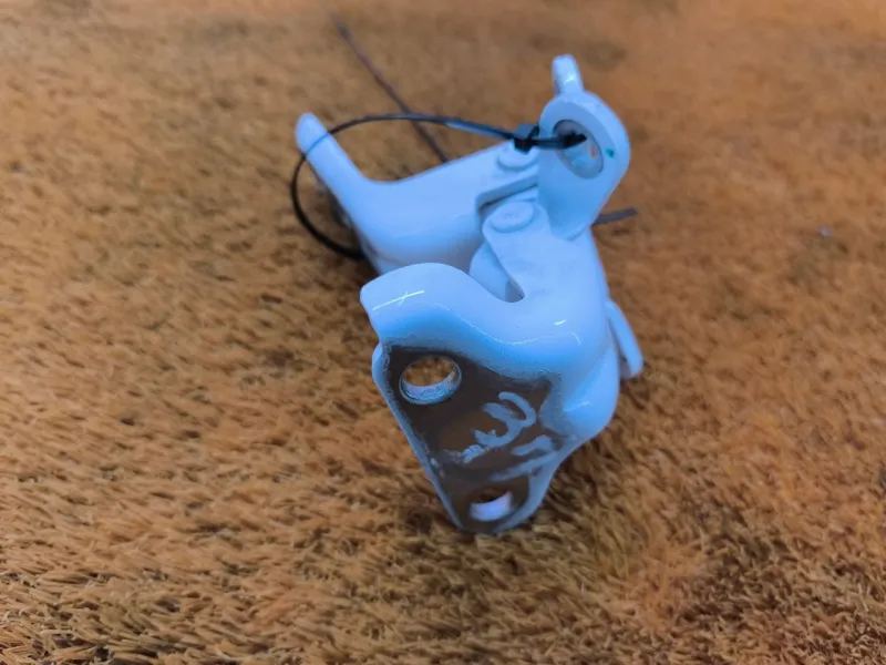 Петля двери