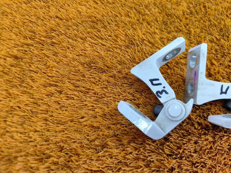 Петля двери