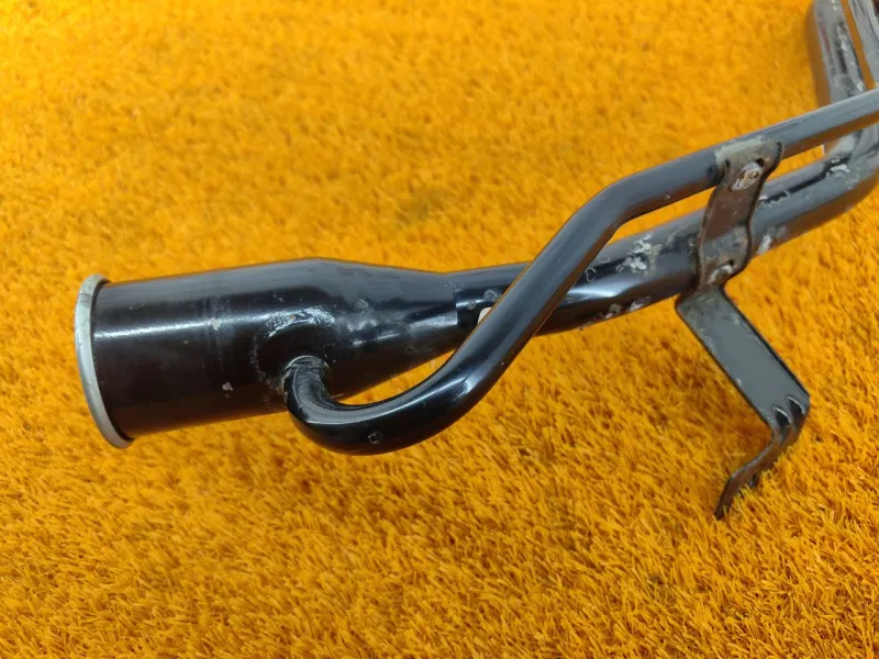 Горловина топливного бака