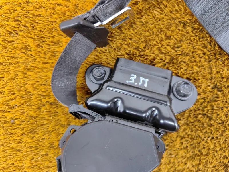 Ремень безопасности