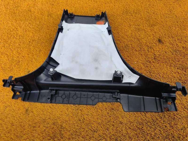 Обшивка центральной стойки