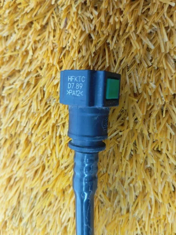 Трубка топливная