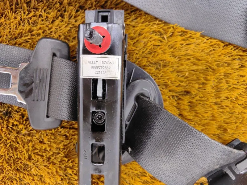 Ремень безопасности