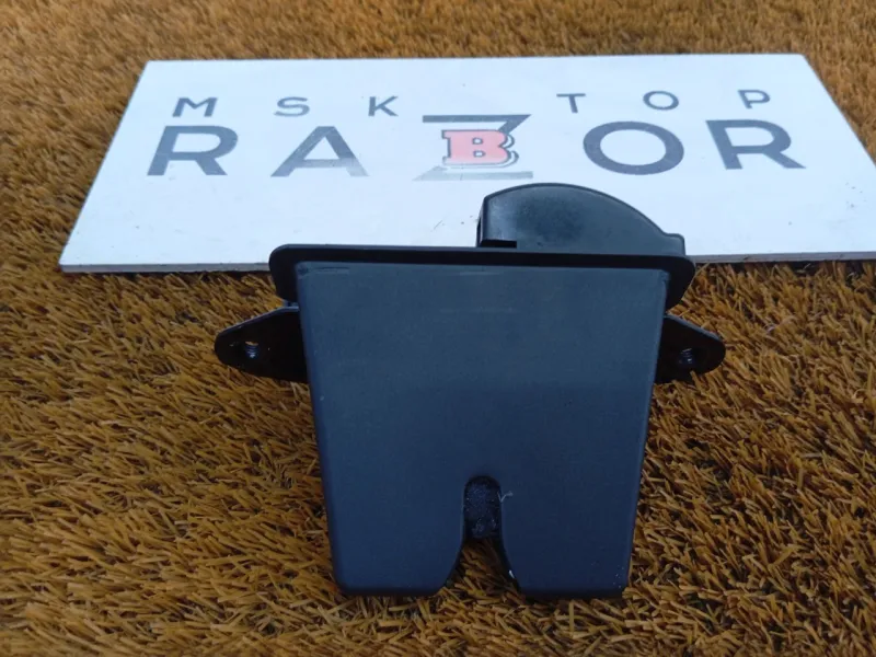 Замок багажника