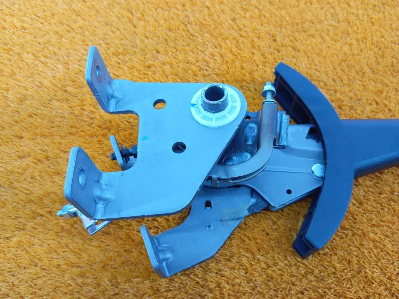 Рычаг стояночного тормоза