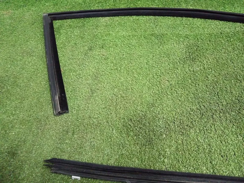 Уплотнитель стекла двери