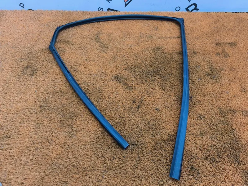 Уплотнитель стекла двери