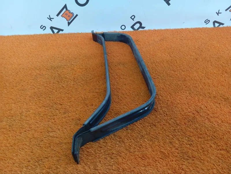 Крепление топливного бака