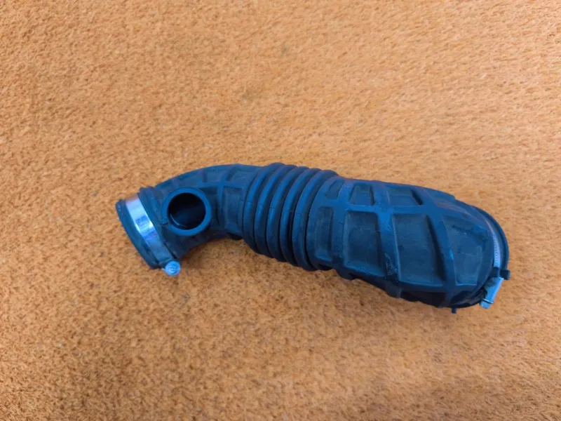 Патрубок воздушного фильтра