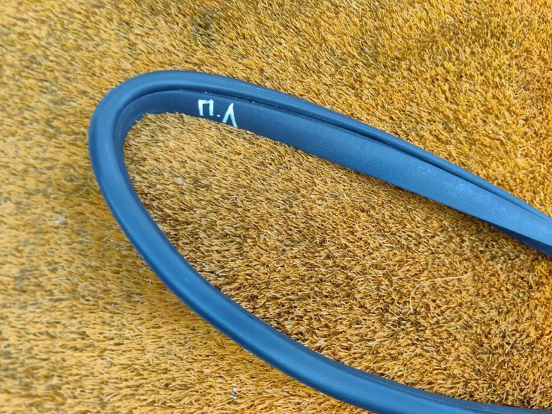 Уплотнитель проема двери