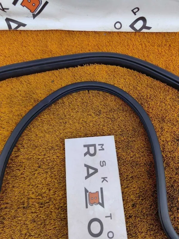 Уплотнитель проема двери