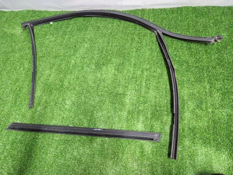 Уплотнитель стекла двери