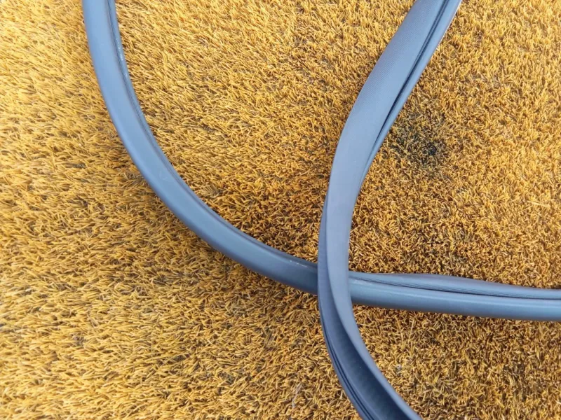 Уплотнитель проема двери