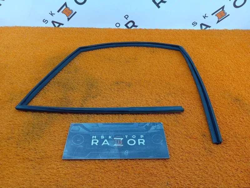 Уплотнитель стекла двери