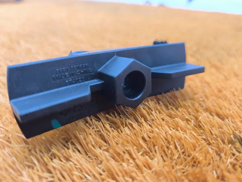 Болт крепления запасного колеса