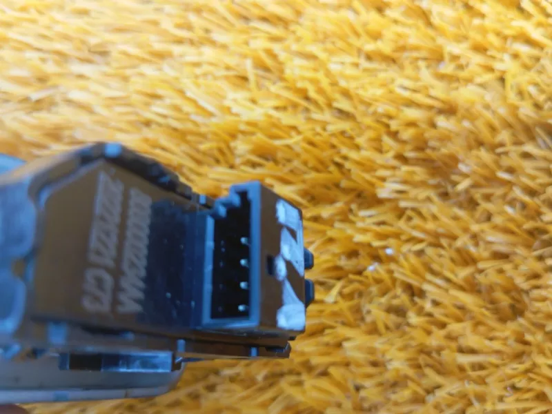 Кнопка центрального замка