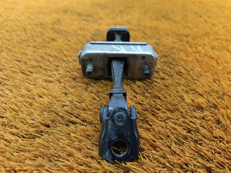 Ограничитель двери