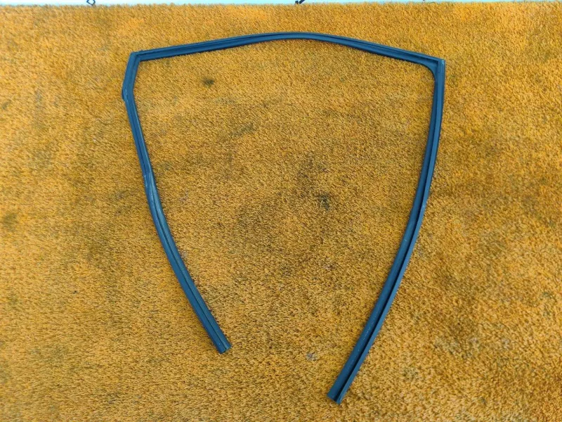 Уплотнитель стекла двери