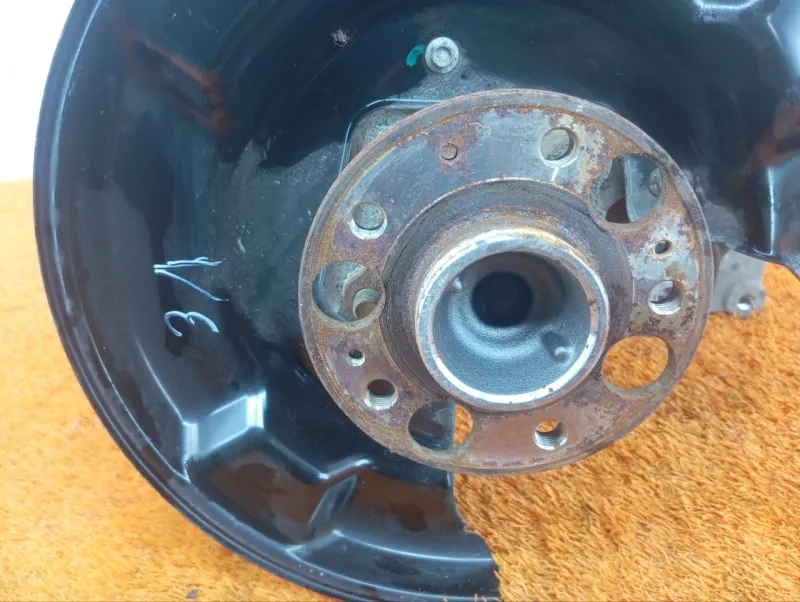 Кулак поворотный