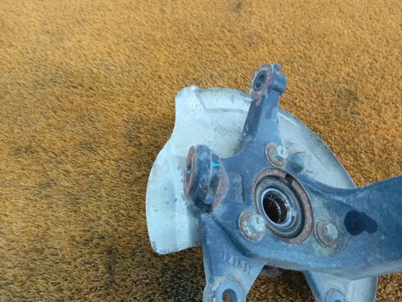 Кулак поворотный