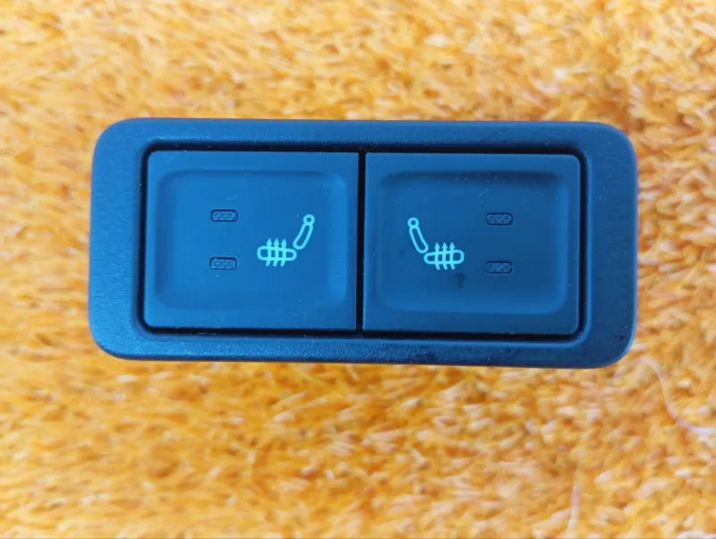 Кнопка обогрева сидений