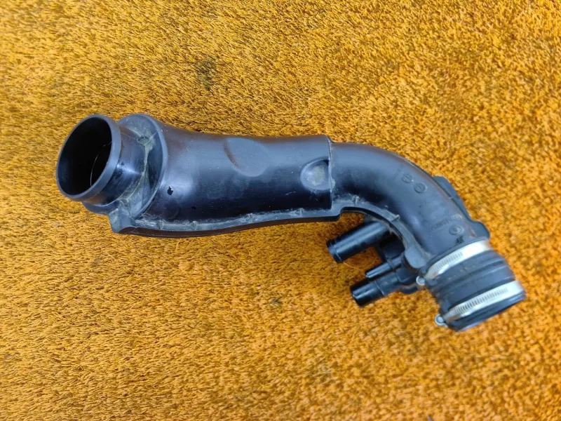 Патрубок воздушного фильтра