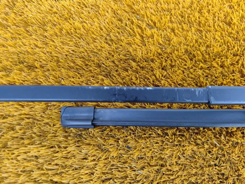 Поводок стеклоочистителя лобового стекла