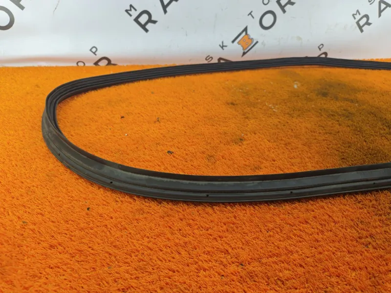 Уплотнитель багажника