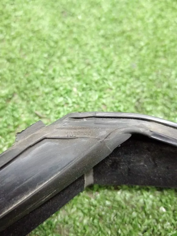 Уплотнитель стекла двери