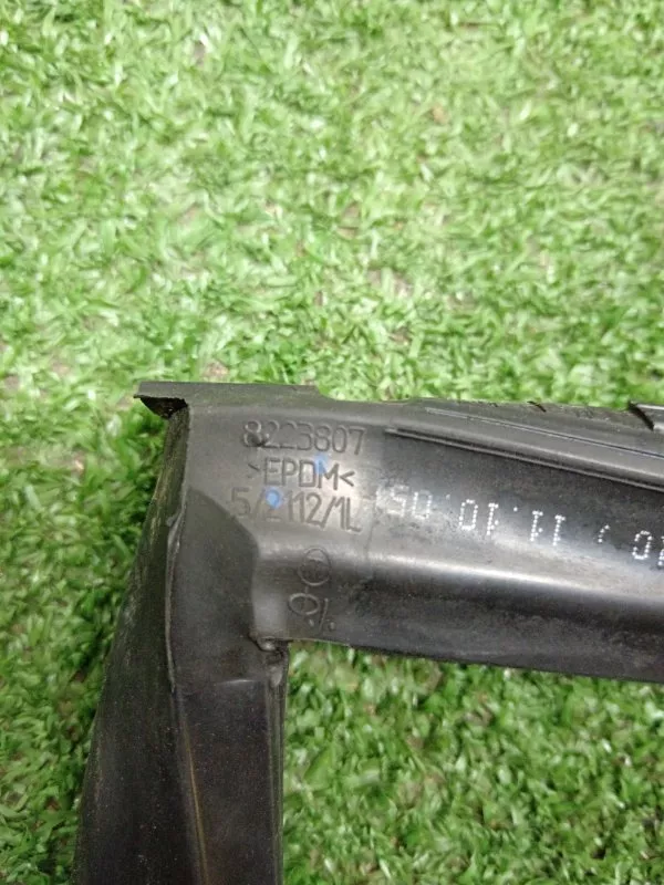 Уплотнитель стекла двери