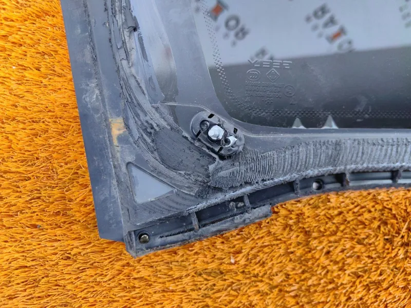 Стекло кузовное глухое