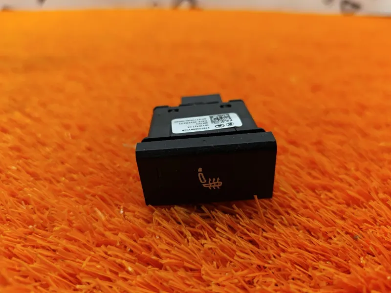 Кнопка обогрева сидений