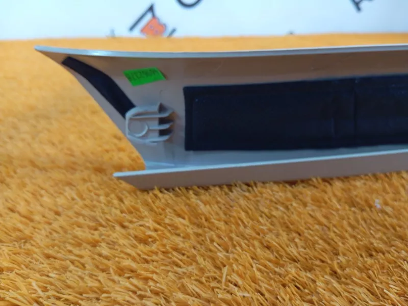 Обшивка двери багажника