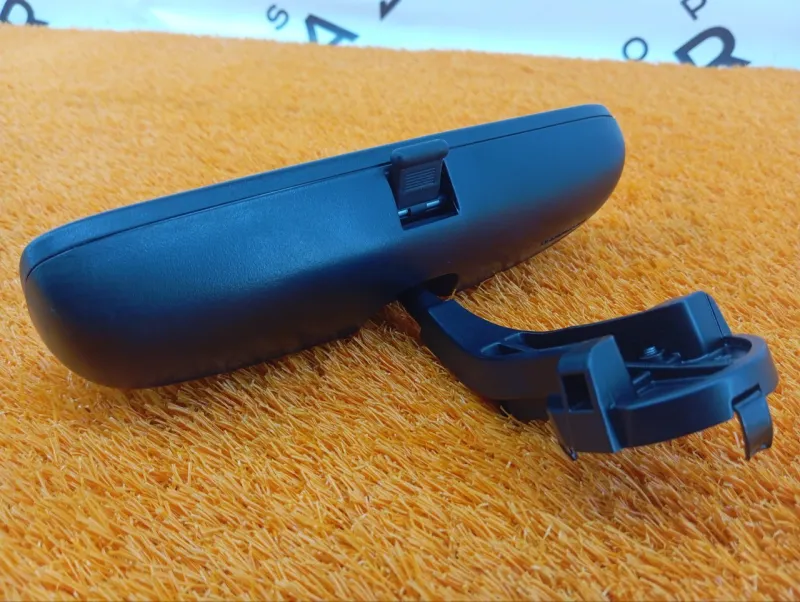 Зеркало заднего вида