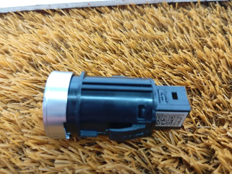 Кнопка запуска двигателя