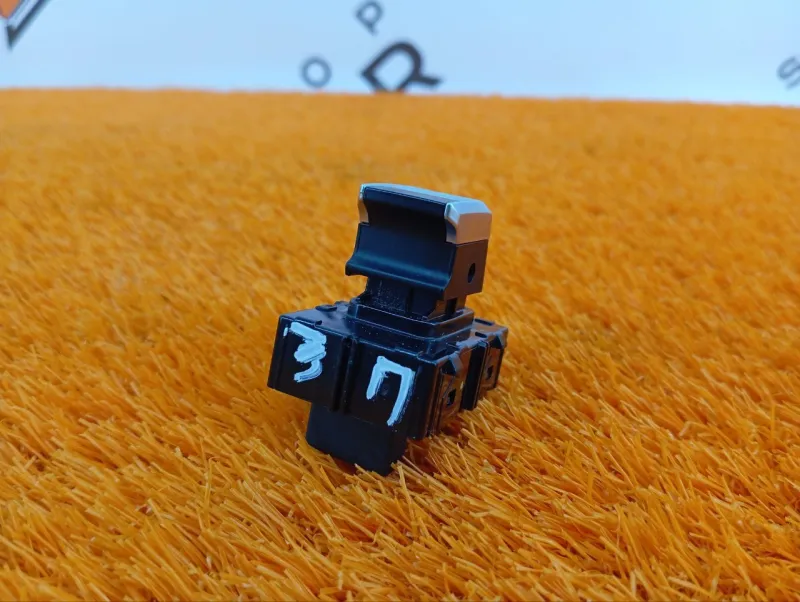 Кнопка стеклоподъемника