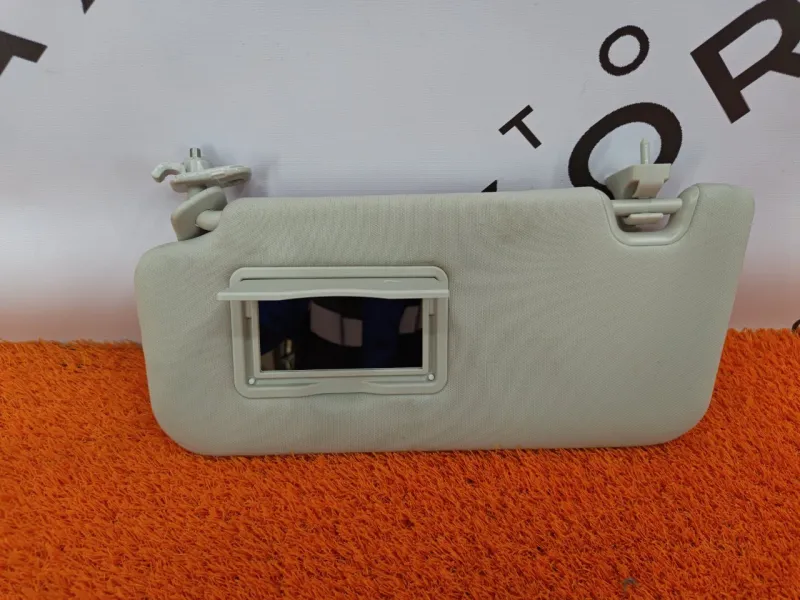 Козырек солнцезащитный