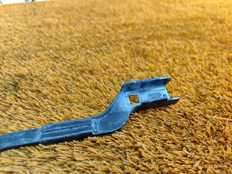 поводок стеклоочистителя