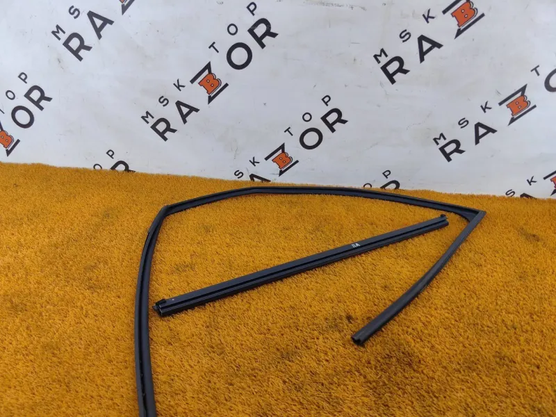 Уплотнитель стекла двери